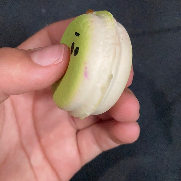 green macroon squishy - Picture 3 of 3